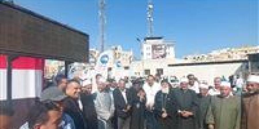 الوحدة الوطنية.. مشايخ وقساوسة يؤدون انتخابات النواب ويلتقطون صور تذكارية (فيديو)