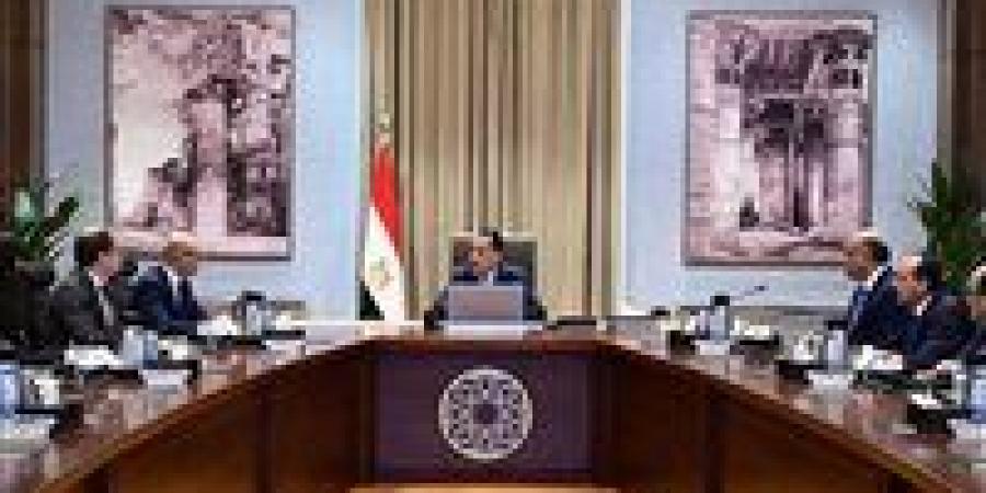 رئيس الوزراء يبحث تعزيز التعاون مع المحكمة الدائمة للتحكيم