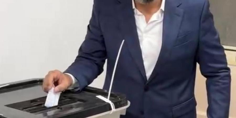 ياسر جلال يدلي بصوته في انتخابات مجلس النواب 2025