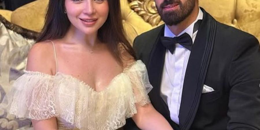 مي عزالدين تعلن عقد قرانها على أحمد تيمور خليل في أجواء عائلية هادئة «صور»