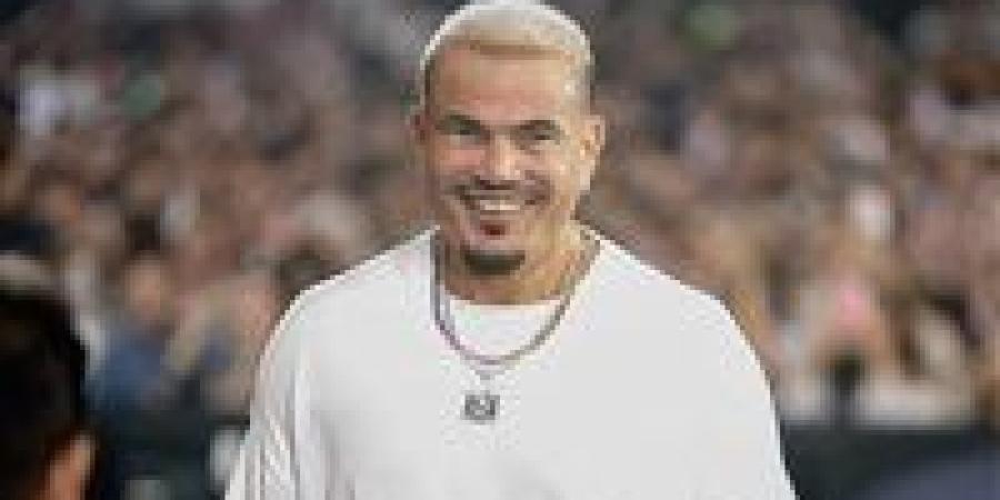 ثمن الصفعة.. عمرو دياب يطعن على حكم تغريمه 200 جنيه في واقعة صفع شاب