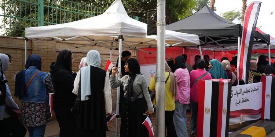 ألفة الانتخابات.. السيدات يُنشأن صداقات داخل لجان الاقتراع