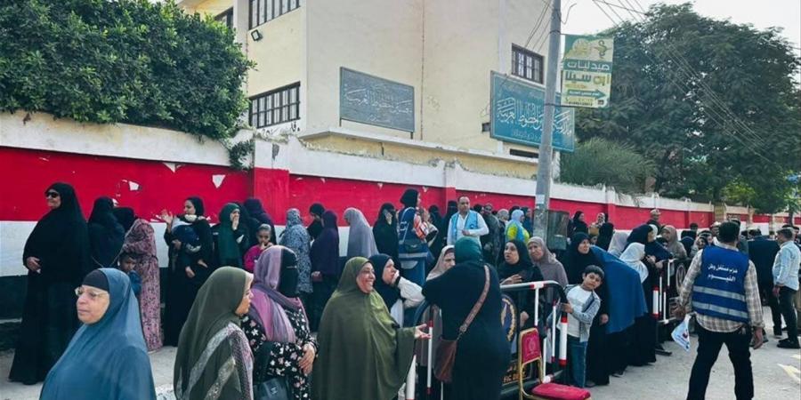 إقبال واسع للشباب وكل الفئات على اللجان الانتخابية في الفيوم