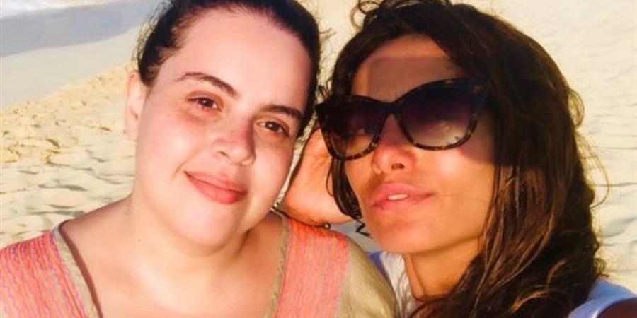 بعد تعرضها لأزمة صحية.. زينة توجه الدعاء لـ شقيقة ياسمين رئيس