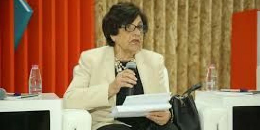 يمنى العيد بعد تتويجها بجائزة السلطان قابوس: "جاءت فى وقتها"