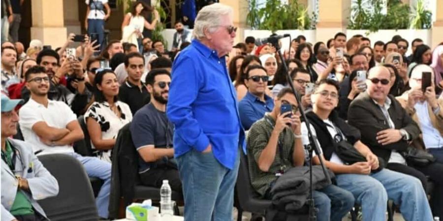 حسين فهمي ولبلبة أبرز حضور ندوة المخرج محمد عبدالعزيز بمهرجان القاهرة السينمائي