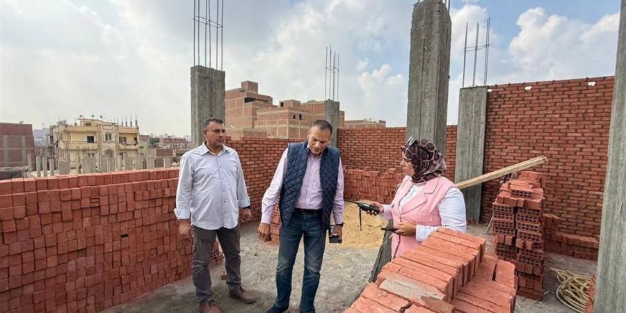 إزالة طابقين مخالفين بدون تراخيص فى الخانكة بالقليوبية