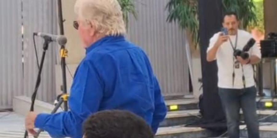 حسين فهمي في ندوة المخرج محمد عبد العزيز: كنا بنقعد على تخته واحدة ووجب علينا نكرمه