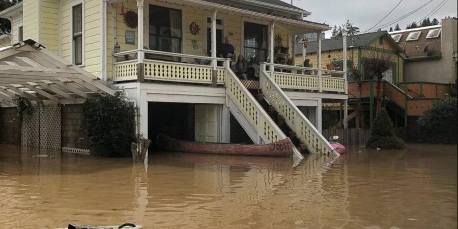 جنوب كاليفورنيا فى حالة تأهب: تحذيرات إخلاء واسعة خشية الانهيارات الطينية من "النهر الجوى"