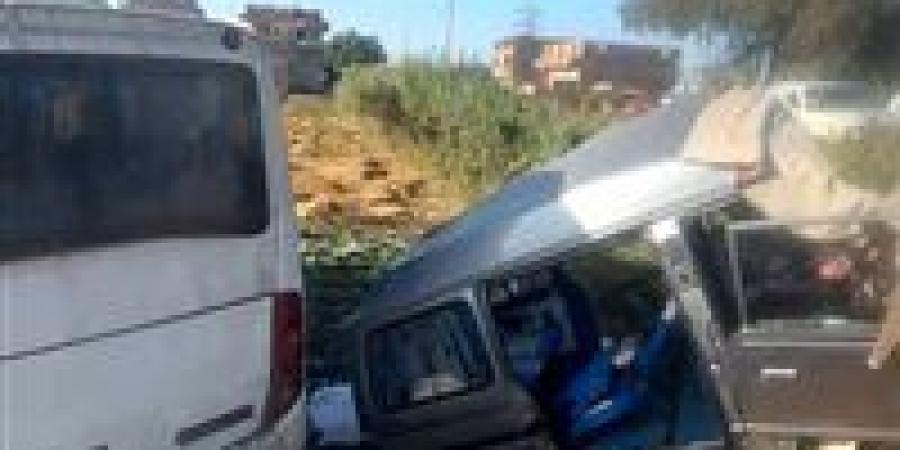 إصابة 8 أشخاص في حادث تصادم بطريق دفنو بالفيوم