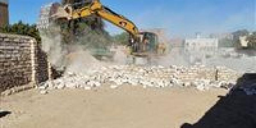 محافظ أسيوط: إزالة 25 مخالفة واسترداد 1230 متر و150 فدان ضمن المرحلة الثالثة من الموجة 27