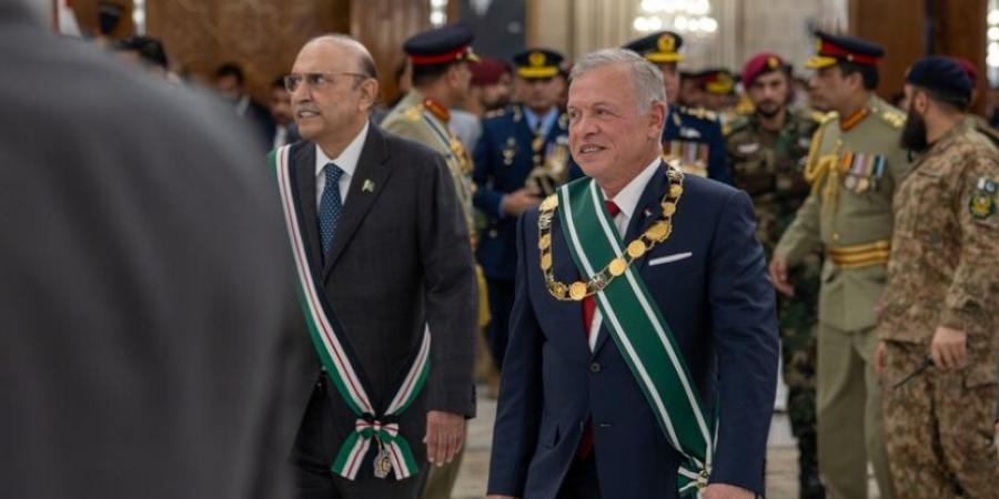 «أعلى وسام مدنى».. الرئيس الباكستاني يمنح ملك الأردن وسام نيشان باكستان
