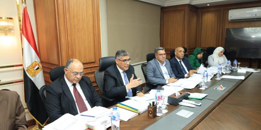 محافظ الجيزة يترأس لجنة اختيار مديري عموم الإدارات