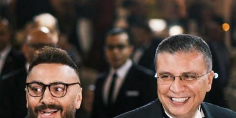 عمرو الليثي: "تامر حسني أخي وصديقي وأدعو الله أن يمن عليه بالشفاء العاجل"