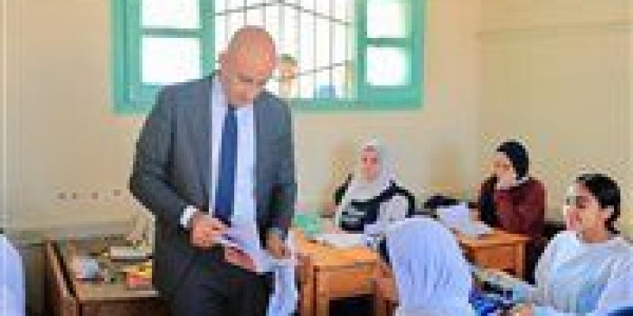 عاجل | التعليم تكشف حقيقة حذف أجزاء من المناهج وتغيير مواعيد امتحانات الترم الأول