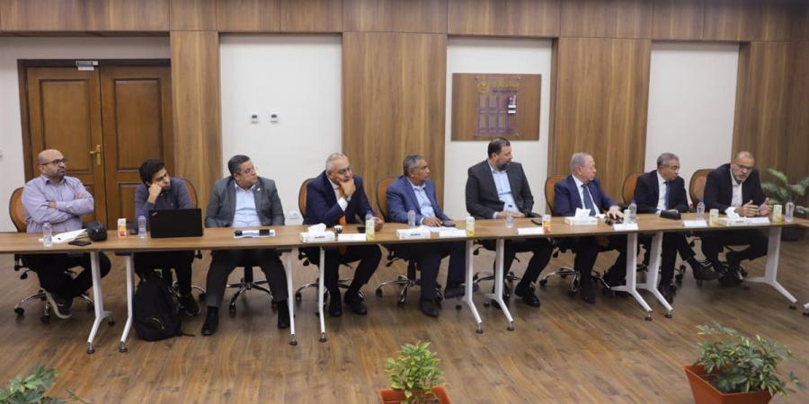 رئيس هيئة الدواء يبحث مع ممثلى شركات التوزيع آليات تعزيز كفاءة سلاسل الإمداد