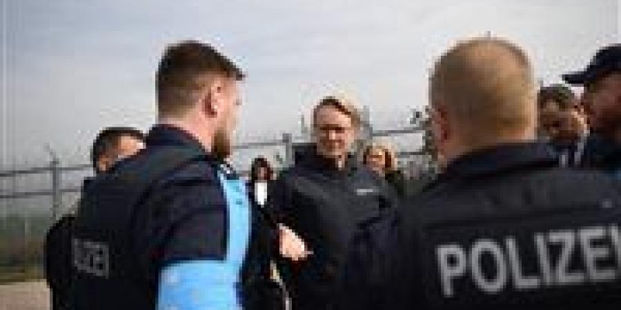 3 شباب مصريين تجمدوا على الحدود البلغارية.. "فرونتكس" يحمّل السلطات المسؤولية