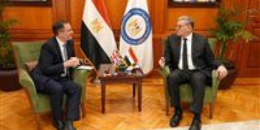 مباحثات مصرية بريطانية في مجالي البترول والتعدين