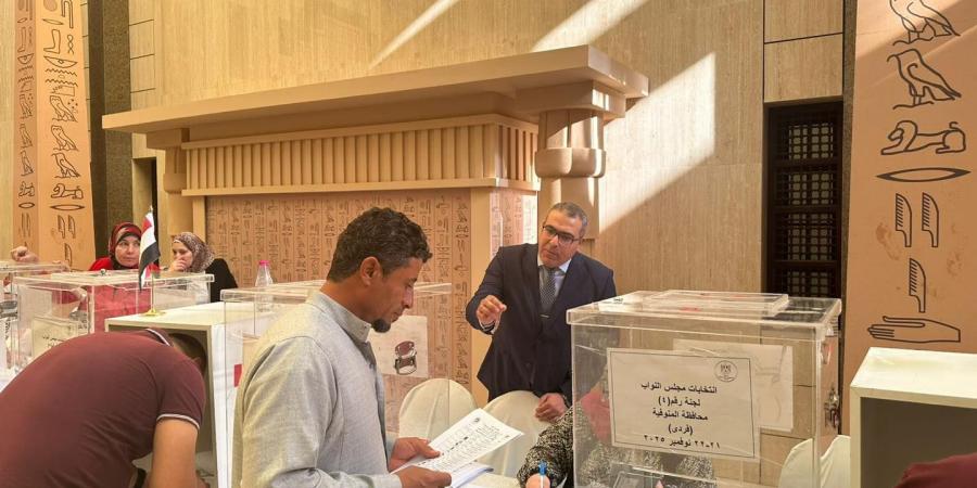 المستشار الثقافي بالسفارة المصرية بالرياض يتابع التصويت في انتخابات مجلس النواب 2025