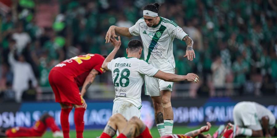 أهلي جدة يفوز على القادسية (1/2) في دوري روشن السعودي