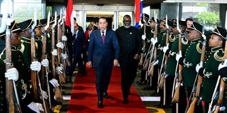 نيابة عن الرئيس.. مدبولي يصل "جوهانسبرج" لترؤس وفد مصر المُشارك بقمة مجموعة العشرين (G20)