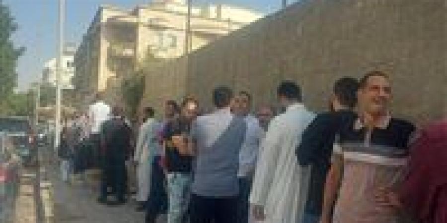 استمرار توافد أبناء الجالية المصرية في جدة للإدلاء بأصواتهم في انتخابات مجلس النواب