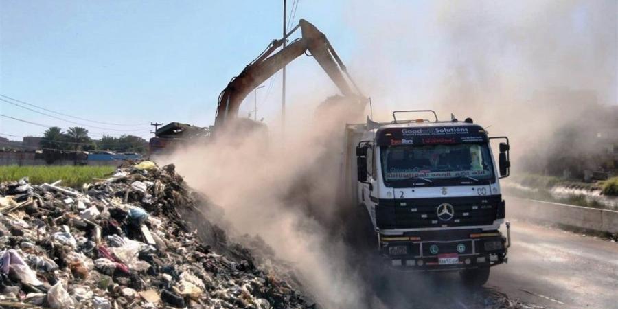 رفع 120 طن مخلفات من المحطة الوسيطة بكوم أمبو