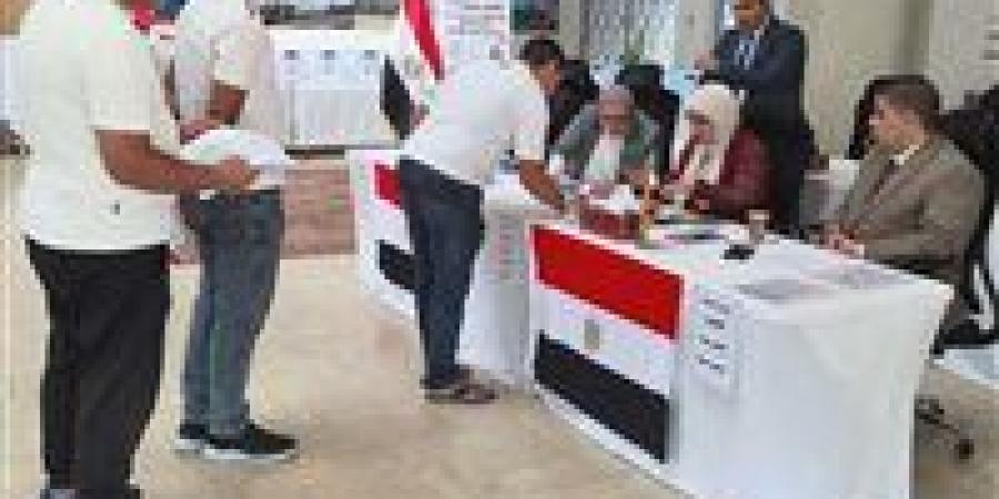 المصريين في عمان يتوافدون على مقر السفارة للإدلاء بأصواتهم في انتخابات مجلس النواب
