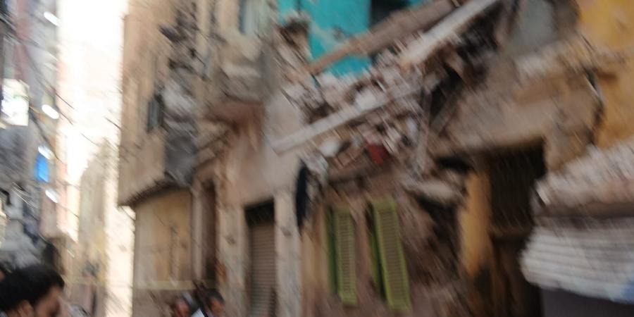 انهيار عقار مكون من 4 طوابق في الإسكندرية.. صور