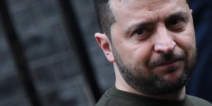 تلجراف: فضيحة فساد وتجنيد قسري وخسائر ميدانية تخنق زيلينسكي وأوكرانيا