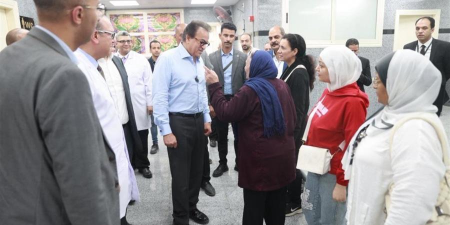 وزير الصحة يتفقد أعمال تطوير مبنى العيادات الخارجية بمستشفى الجمهورية التعليمي