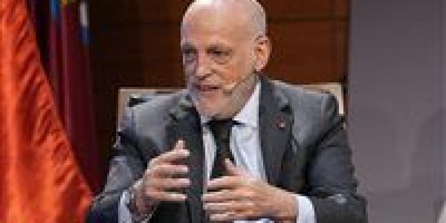 رئيس الدوري الإسباني مهدد بالفصل بعد كشف أسرار برشلونة