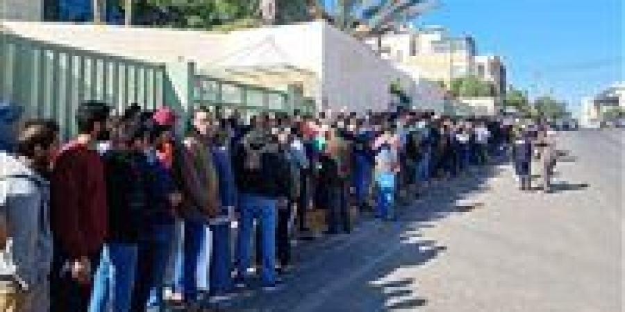 بأعداد كبيرة.. استمرار توافد الجالية المصرية على سفارة مصر بالأردن للتصويت بانتخابات مجلس النواب