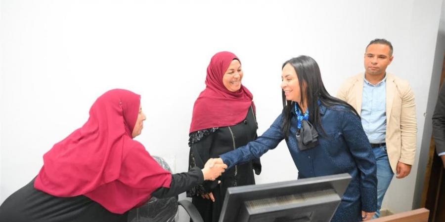 مايا مرسي تتفقد مديرية التضامن بمجمع المصالح للخدمات الذكية بمحافظة الوادي الجديد