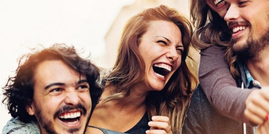 احذر من "نوبات الضحك" غير الطبيعية.. جرس إنذار لأمراض داخل الدماغ