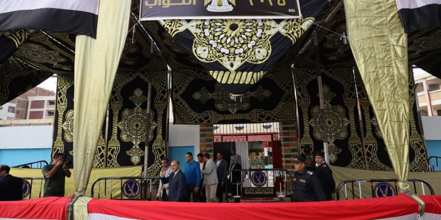 محافظ كفرالشيخ يتفقد اللجان الانتخابية بمجمع مدارس هدى شعراوي للتعليم الأساسي