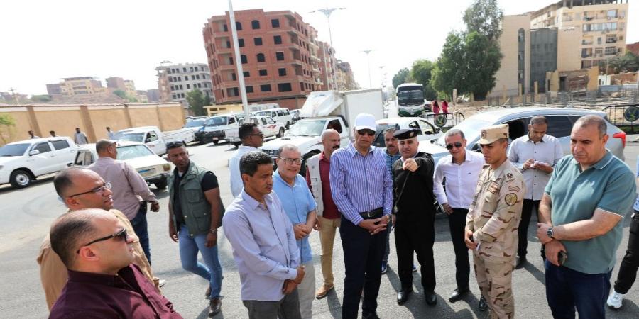 محافظ أسوان: نسابق الزمن لانتهاء مشروع تطوير طريق السادات بنسبة إنجاز 97.5%