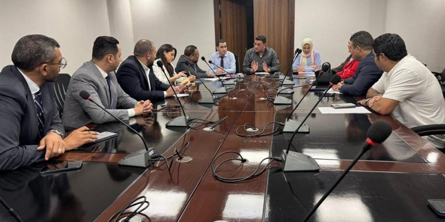 رئيس جهاز القاهرة الجديدة يعقد اجتماعًا لبحث مستجدات مشروعات "بيت الوطن"