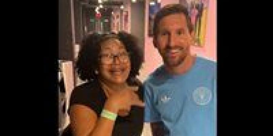 ميسي يورط سيدة إكوادورية.. إشارة من الدون تكلف المرأة وظيفتها