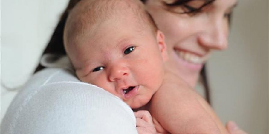 طبيب أطباء يحذر من الولادة الطبيعية دون متابعة: خطر يهدد الأم والجنين