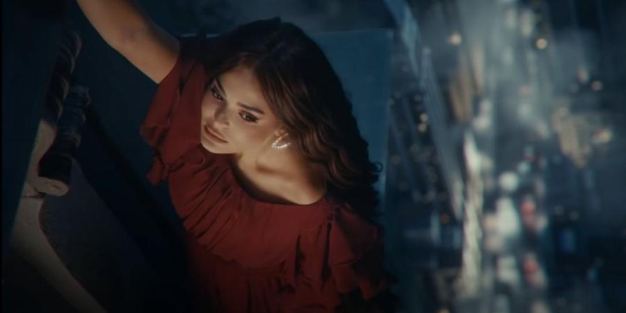 أوعدني متسيبنيش.. تامر حسني وأسماء جلال معًا في أحد الإعلانات التجارية