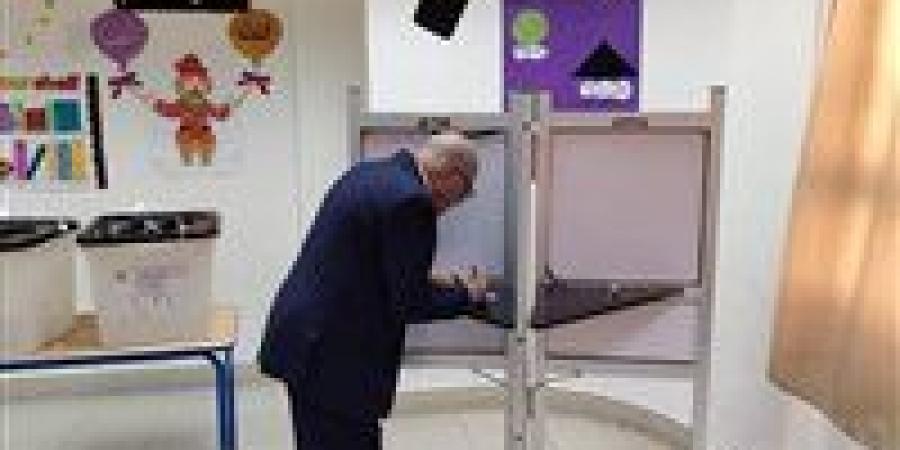 رئيس الهيئة العربية للتصنيع يُدلي بصوته في انتخابات مجلس النواب 2025