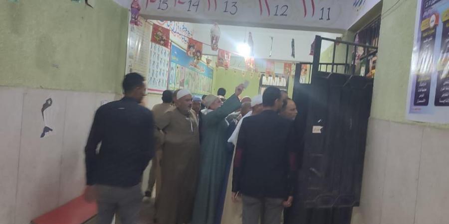 الجلباب البلدي نجم الطوابير.. استمرار توافد الناخبين على اللجان بالقليوبية للإدلاء بأصواتهم في انتخابات مجلس النواب