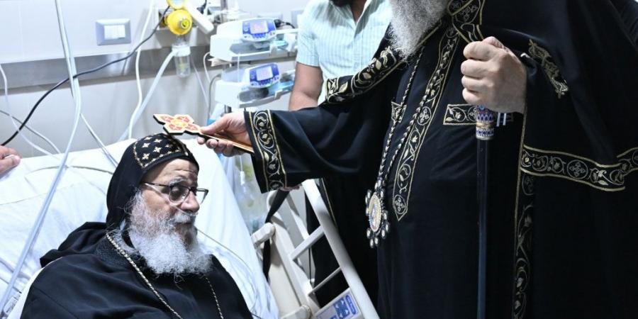 في لفتة إنسانية.. البابا تواضروس يزور الأنبا أرساني والأنبا ويصا للاطمئنان على صحتهما