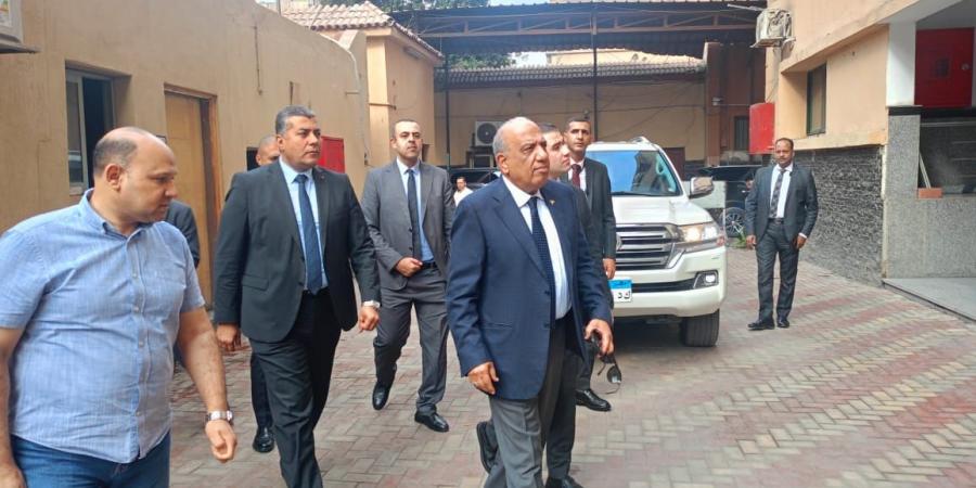 زيارة مفاجئة لوزير الكهرباء لشبكات الحلمية لمراجعة الأداء وخفض الفقد