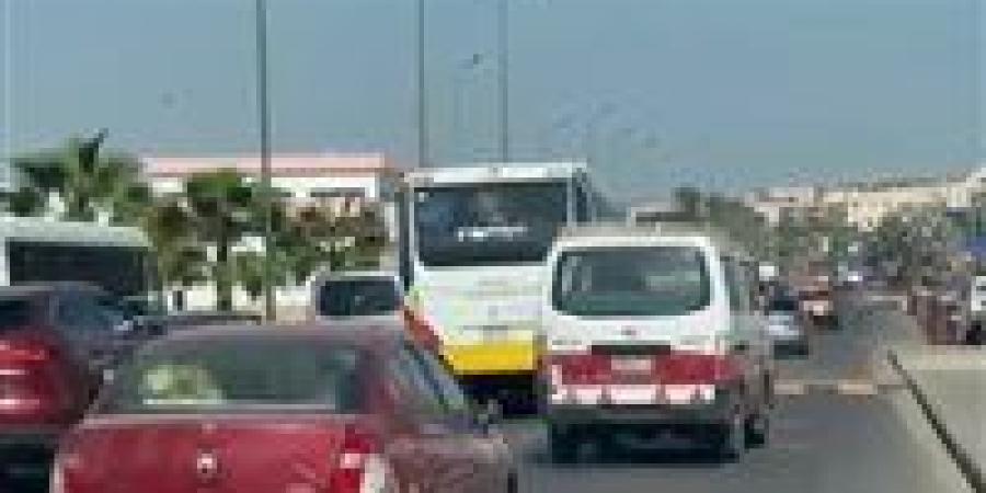 استجابة لمطالب المواطنين وحفاظًا على سلامتهم.. المرور تنشئ مطبًا صناعيًا أمام الأمن الوطني بطريق المطار بالغردقة