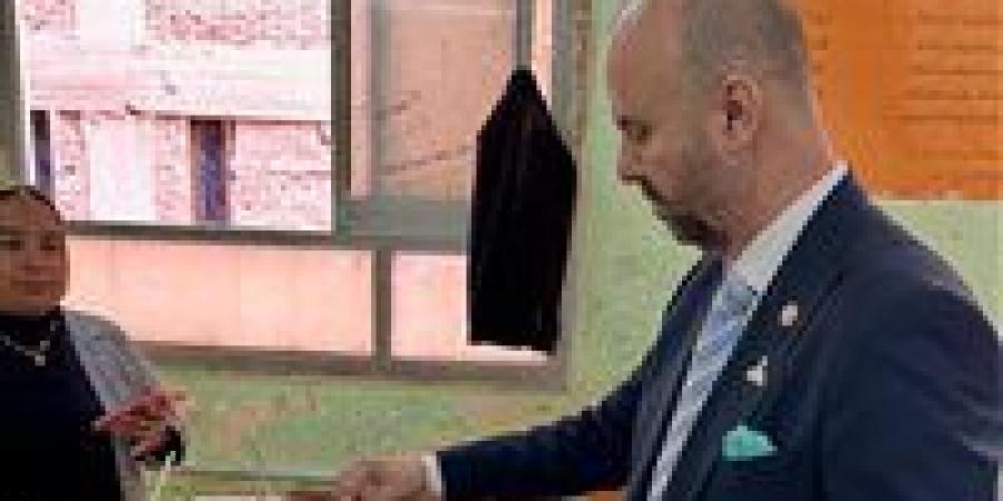 النائب باسم كامل يُدلي بصوته في انتخابات مجلس النواب 2025