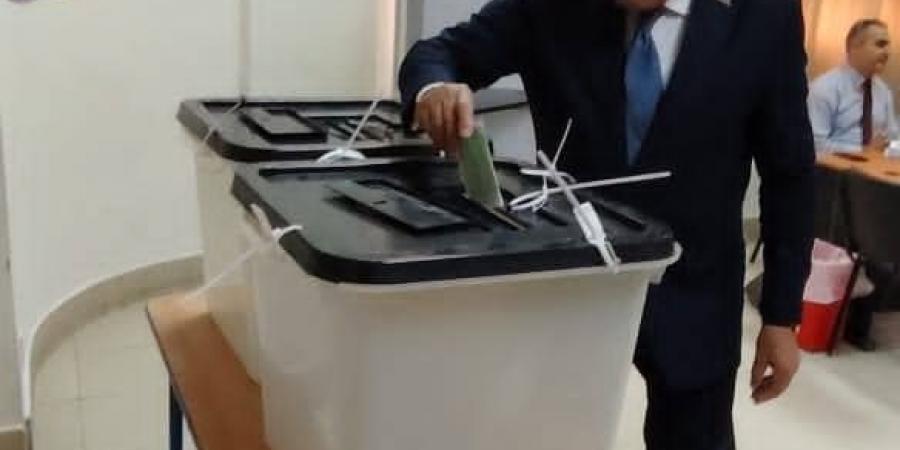 رئيس الهيئة العربية للتصنيع يُدلي بصوته في انتخابات مجلس النواب