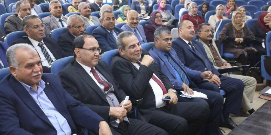 محافظ المنيا يناقش استعدادات المحافظة لجولة الإعادة لانتخابات مجلس النواب