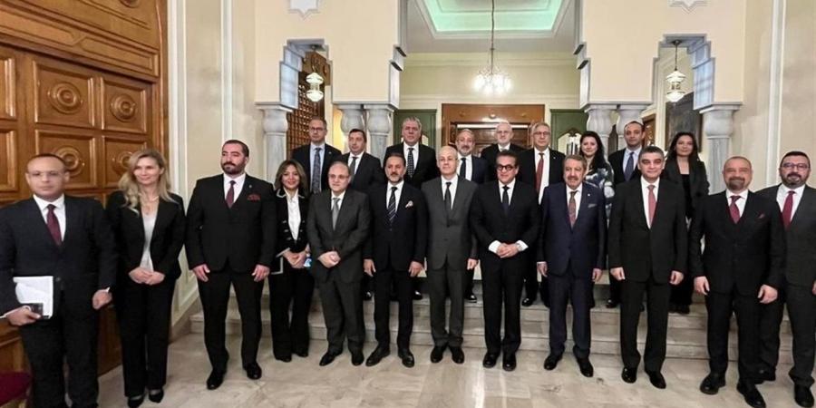 مصر وتركيا تبحثان إنشاء معامل بحثية مشتركة وتطوير صناعة الأدوية بمعايير عالمية